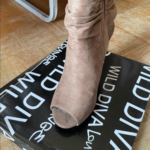 Heels - Picture 3 of 4